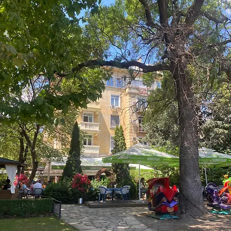 Apartment Eli-andon Warna