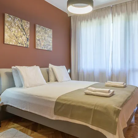 Eli-andon Apartment