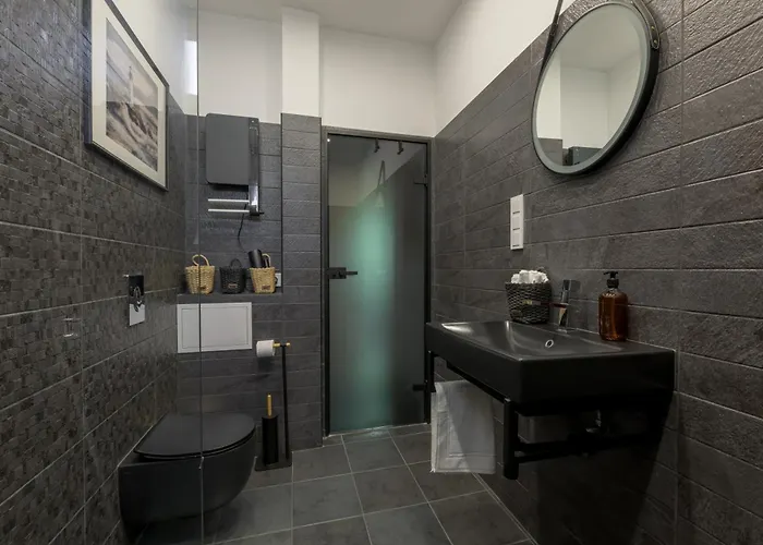 Eli-andon Apartment *